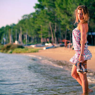 Lydia, fashion, huruguen, seb huruguen, lac, seignosse, lac hossegor, soleil, beauté, mode, photographie, jolie femme, compensés, chaussures, plage, sable, foret, eau, golden hour, canon, eos,