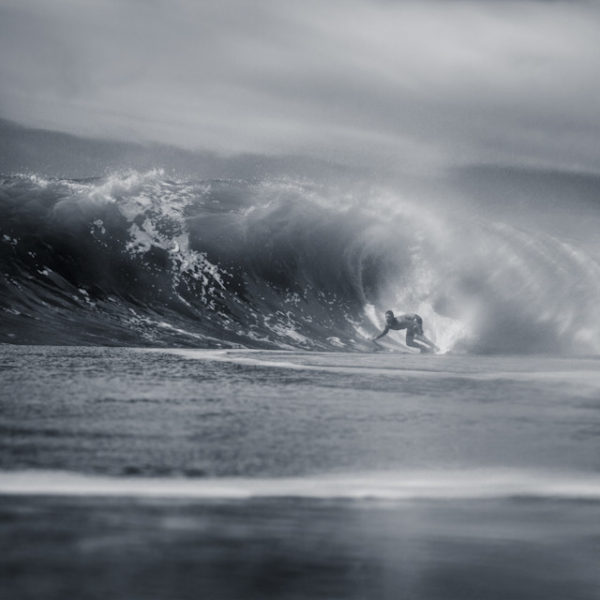 dion-atkinson-surfing-lacanau-barrel-tube-riding-sebastien-huruguen-surf-photographer-bottom-turn-bordeaux-france-lacanau-16-08-2012