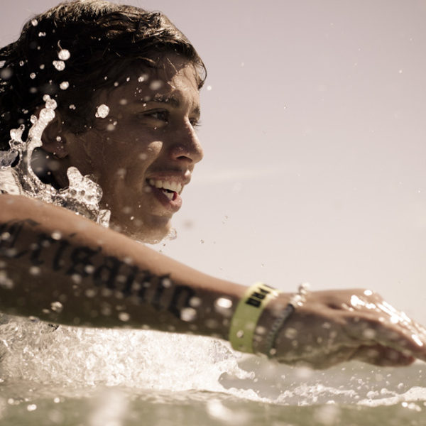 portrait-peterson-crisanto-billlabong-surfer-surfing-lacanau-riding-sebastien-huruguen-surf-photographer-bordeaux-france-lacanau-16-08-2012