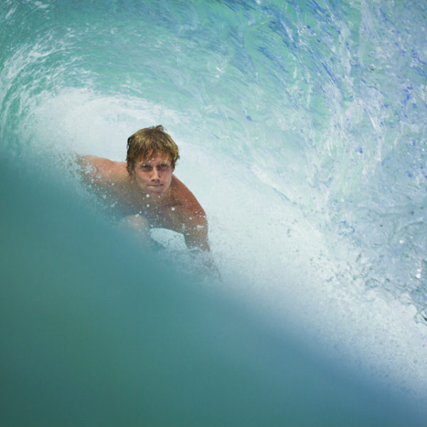 surfer-surfing-lacanau-barrel-tube-riding-sebastien-huruguen-surf-photographer-bordeaux-france-lacanau-16-08-2012