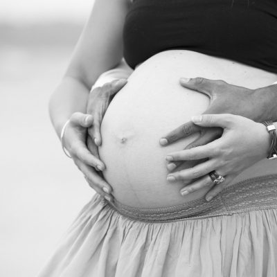 photographe grossesse bordeaux Gironde seance photo future maman sebastien huruguen mains ventre