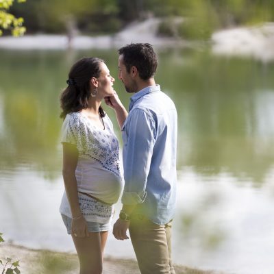 photographe-grossesse-bordeaux-gironde-sebastien-huruguen-future-maman-seance-photo-couple-exterieur-lac-1