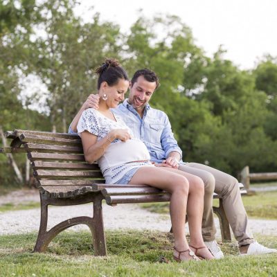 photographe-grossesse-bordeaux-gironde-sebastien-huruguen-future-maman-seance-photo-couple-exterieur-lac-5