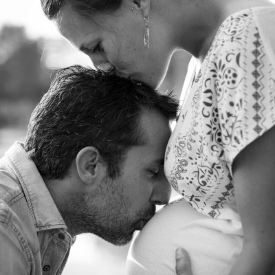 photographe-grossesse-bordeaux-gironde-sebastien-huruguen-future-maman-seance-photo-couple-exterieur-lac-6