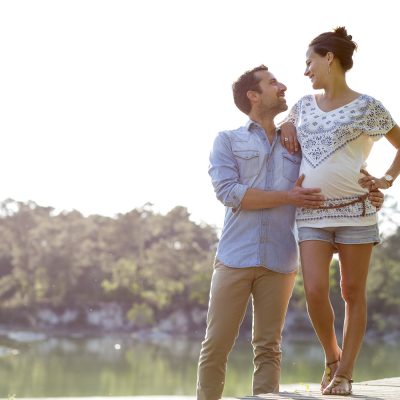 photographe-grossesse-bordeaux-gironde-sebastien-huruguen-future-maman-seance-photo-couple-exterieur-lac-7