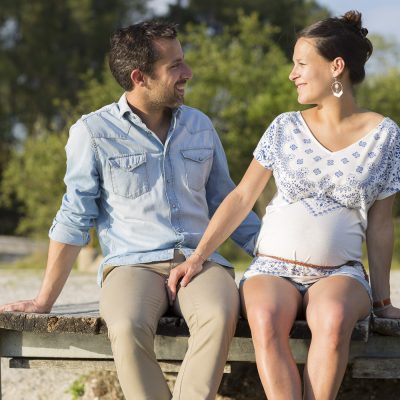 photographe-grossesse-bordeaux-gironde-sebastien-huruguen-future-maman-seance-photo-couple-exterieur-lac-9