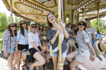 seance-photo-EVJF-sebastien-huruguen-photographe-mariage-bordeaux-jardin-publique-groupe-manege