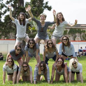 seance-photo-EVJF-sebastien-huruguen-photographe-mariage-bordeaux-jardin-publique-groupe-pyramide