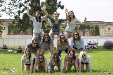 seance-photo-EVJF-sebastien-huruguen-photographe-mariage-bordeaux-jardin-publique-groupe-pyramide