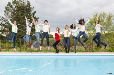 sebastien-huruguen-photographe-evjf-bordeaux-33-gironde-24-amies-drole-copines-campagne-saut-piscine