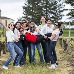 sebastien-huruguen-photographe-evjf-bordeaux-33-gironde-24-amies-drole-copines-campagne-vignes-printemps