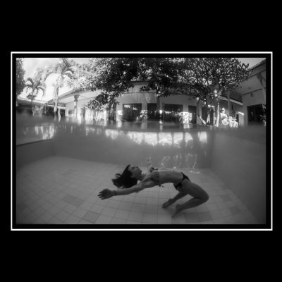 girl underwater in swimmin pool fashion mode bali indonesian summer sun water underwater photography anon eos sebastien huruguen