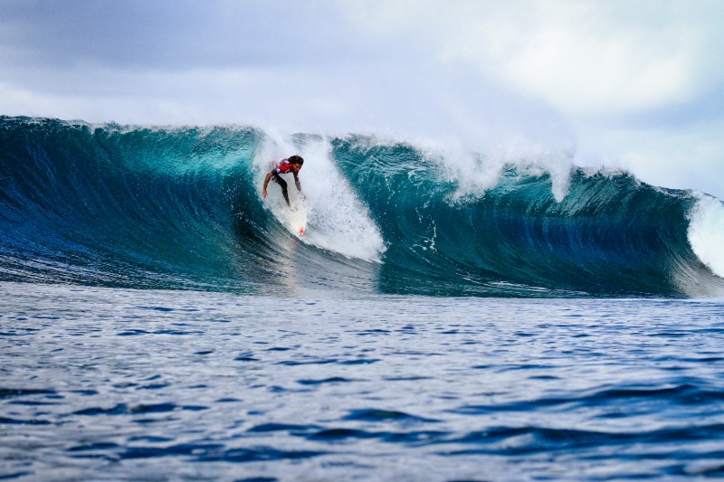 adrien toyon surf surfing tube drop canaries canaria canarian wave watershot sebastien huruguen surfer