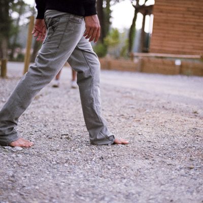 Dave-Rastovich-billabong-europe-france-landes-sebastien-huruguen-film-canon-eos3-feet-pants-jeans-barefoot-pieds-nus