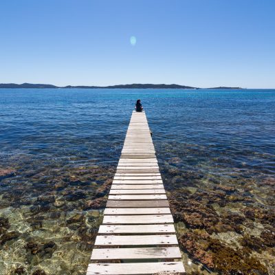 ponton sur la mer mediterrannee sud de la france sebastien huruguen photographe pro bordeaux