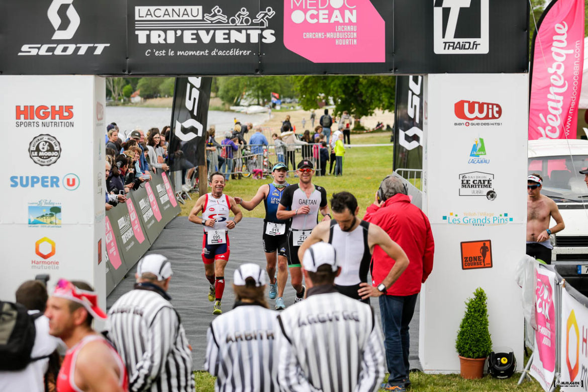 Gérard Alblois Gaetan Esseric terminent le Scott Half Triathlon - Lacanau Tri Events 2016 | Sébastien Huruguen www.huruguen.fr