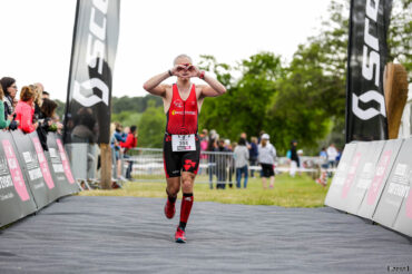 Gros coeur sur la finish line du Scott Half Triathlon - Lacanau Tri Events 2016 | Sébastien Huruguen www.huruguen.fr