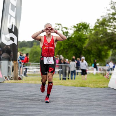 Gros coeur sur la finish line du Scott Half Triathlon - Lacanau Tri Events 2016 | Sébastien Huruguen www.huruguen.fr