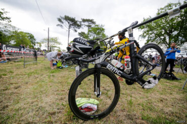 Vélo BMC de contre la montre dans le parc à vélo Scott Half Triathlon - Lacanau Tri Events 2016 | Sébastien Huruguen www.huruguen.fr