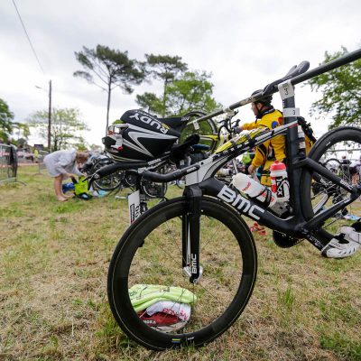 Vélo BMC de contre la montre dans le parc à vélo Scott Half Triathlon - Lacanau Tri Events 2016 | Sébastien Huruguen www.huruguen.fr