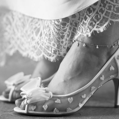 Line&Lune-bijoux-mariage-show-room-mariage-bordeaux-sebastien-huruguen-photographe-robe-LoraFolk-Felicie-Oh-Oui-chaussures-escarpins-talons-coeurs-noeuds