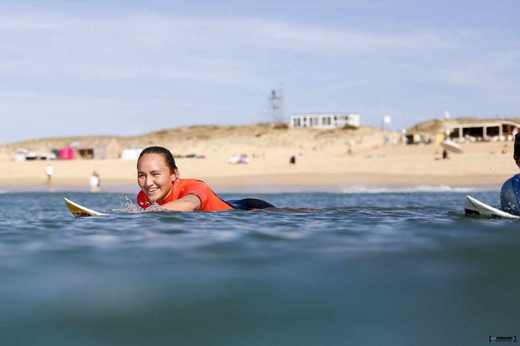 Portraif of hawai surfer Carissa Moore in Hossegor for the Roxy Pro France - Quik Pro France 2016 | Sebastien Huruguen www.huruguen.fr