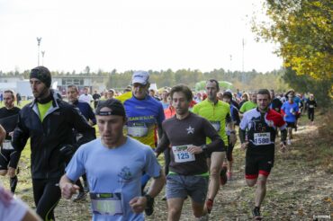 course à pieds running run courir trail en jalle saint jean d'illac 2015 sebastien huruguen photographe bordeaux gironde les concurrents sur le debut de parcours