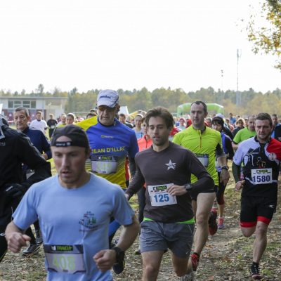 course à pieds running run courir trail en jalle saint jean d'illac 2015 sebastien huruguen photographe bordeaux gironde les concurrents sur le debut de parcours