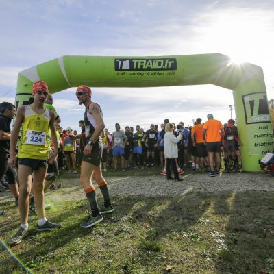 Départ des courses trail 7km et 14km du Trail en Jalle à la plaine des sports andré maleyran à Saint Jean d'Illac organisé par l'amicale des sapeurs pompiers