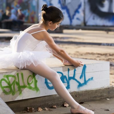 danseuse-bordeaux-darwin-ballerine-tutu-skatepark-portrait-sebastien-huruguen-photographe