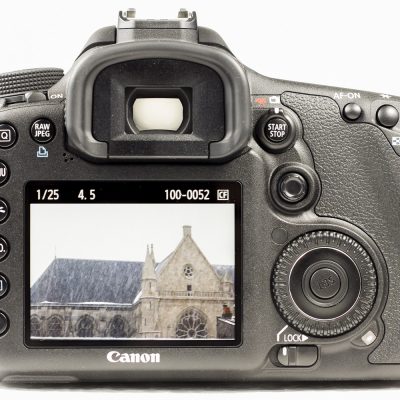 Canon-eos-7D-packshot-rear-view-LCD