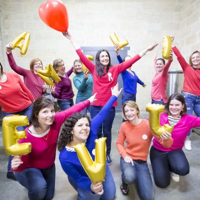 photographe-evjf-bordeaux-gironde-saint-emilion-sebastien-huruguen-heureuses-ballons-lettres