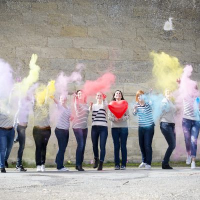 photographe-evjf-bordeaux-gironde-saint-emilion-sebastien-huruguen-lancer-poudre-coloree