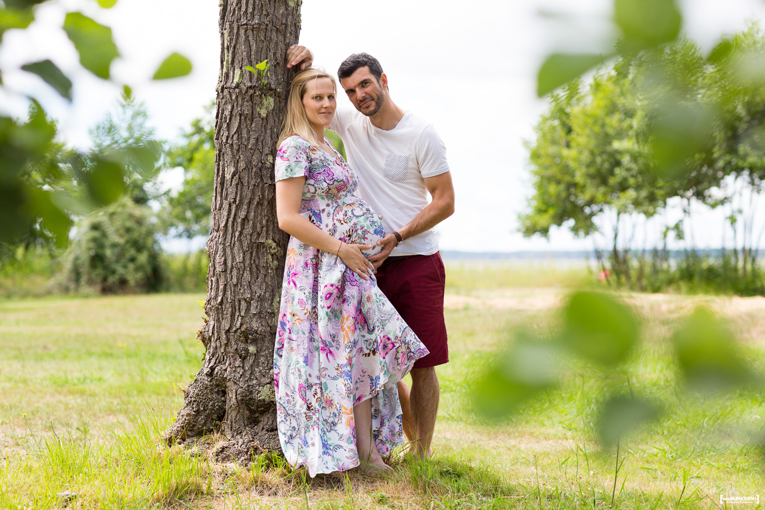 sebastien-huruguen-photographe-grossesse-futurs-parents-sanguinet-landes-gironde-maman-papa-femme-enceinte-couple-arbre-feuilles