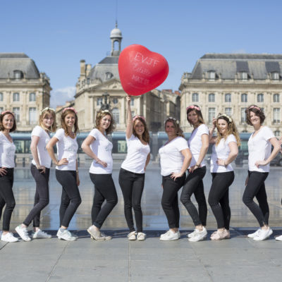 Seance photo EVJF au miroir d'eau à Bordeaux par Sébastien Huruguen photographe