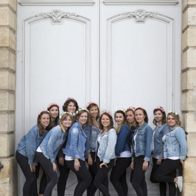 seance-photo-evjf-place-bourse-bordeaux-groupe-copines-porte-blanche-sebastien-huruguen-photographe